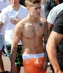 Justin Bieber Saggin 5dd9852f5f8c2.jpg