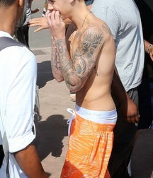Justin Bieber Saggin 5dd98535c44fd.jpg