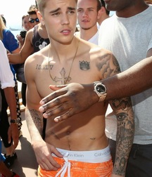 Justin Bieber Saggin 5dd9853d940cb.jpg