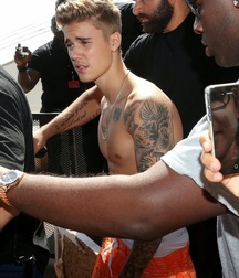 Justin Bieber Saggin 5dd9854002a99.jpg