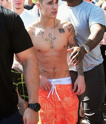 Justin Bieber Saggin 5dd9854490a39.jpg