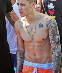 Justin Bieber Saggin 5dd9854767a53.jpg