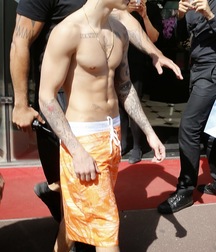 Justin Bieber Saggin 5dd98548caf19.jpg