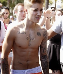 Justin Bieber Saggin 5dd9854baad6e.jpg