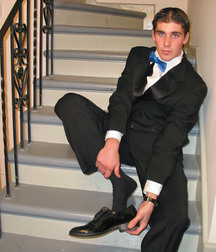 Evan Heinze tux 5dea5e19d482c.jpg