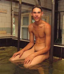 Ton In Sauna 5b0e51d350393.jpg