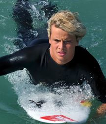 Surfers Party  5b196b26e2f09.jpg