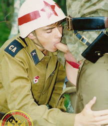 officer and soldier 5b6aa28dc9424.jpg