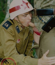 officer and soldier 5b6aa29db64af.jpg