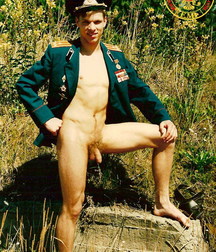 Russian guys in uniform 5b6ab758237b0.jpg