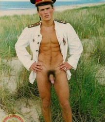 Russian guys in uniform 5b6ab77005629.jpg