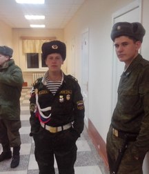 Boys in uniform 5b6bc481009e0.jpg