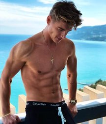 Alexey 5bc5ddae07ffa.jpg