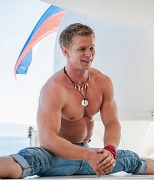 Roman Kurtsyn 5bed22b3bdbd9.jpg