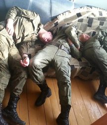 Sleeping Russian Soldiers 5c1e726a271bd.jpg