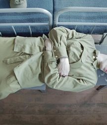 Sleeping Russian Soldiers 5c1e7274e9234.jpg