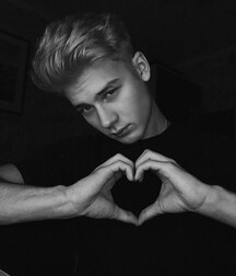  Twinks adorable gay tube  5fb2e5206fd23.jpg