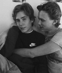  Twinks adorable gay tube  5fb2e608d8e5a.jpg