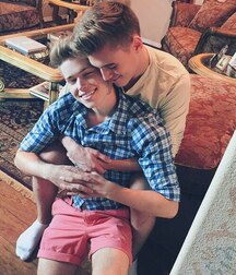  Twinks adorable gay tube  5fb2e60b4c6f7.jpg