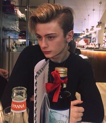  Twinks adorable gay tube  5fb2e65625e73.jpg