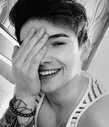 Twinks 5fb4802075e7f.jpg
