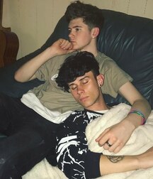 Twinks 5fb48052d3b14.jpg