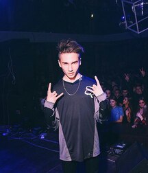 Twinks 5fb482a4b4712.jpg