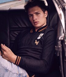 Twinks 5fb482ab3c9db.jpg