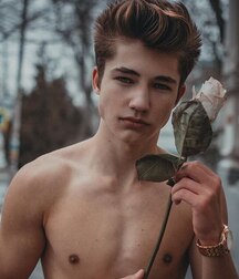 Twinks 5fb482cb2ed20.jpg