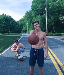 Twinks 5fb482d4f13f7.jpg