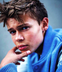 Pretty Boys 5b1f35f81d5f2.png