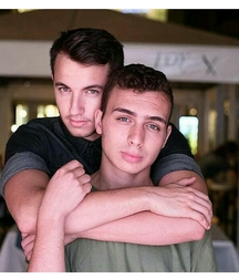 Cute Couples 5b1fce4d5c4cf.jpg
