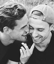 Cute Couples 5b1fce88457b3.jpg