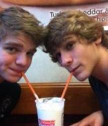 Cute Couples 5b1fcfa33c918.jpg