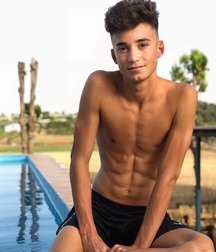 Cute looking boys 5c7ad36464373.jpg