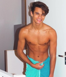 Cute looking boys 5c7ad379cf598.jpg