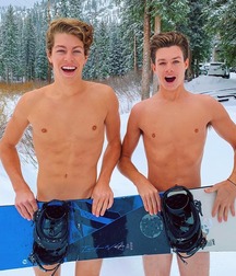 Cute looking boys 5c7ad37c68bbc.jpg