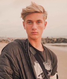 Cute looking boys 5c7ad37da127e.jpg