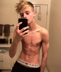 Cute looking boys 5c7ad386d7ce7.jpg