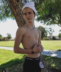 Cute looking boys 5c7ad38f4a9b9.jpg