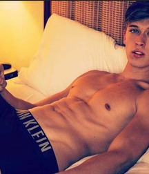 Cute looking shirtless boys 2 5c85814302dd8.jpg