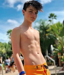 Cute looking shirtless boys 2 5c858149b931f.jpg