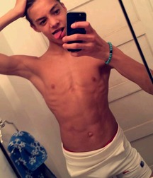 Cute looking shirtless boys 3 5c86b231b39f2.jpg