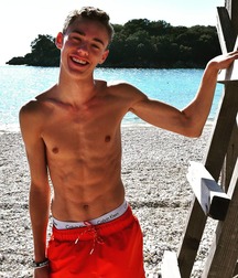 Cute looking shirtless boys 3 5c86b2482214b.jpg