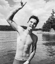 Cute looking shirtless boys 4 5c8aae18a696e.jpg