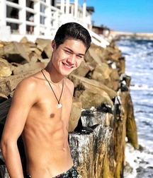 Cute looking shirtless boys 5 5c8aaeafefe1a.jpg