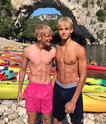 AA - Boys! 37 5d05589cd7cd1.jpg