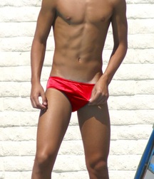 Sexy Speedos 5ba9fe587ef2d.jpg