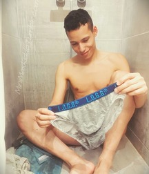 Diaper boy wetting his pants 5b21741ddc9d8.jpg
