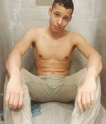 Diaper boy wetting his pants 5b21742ce4c91.jpg